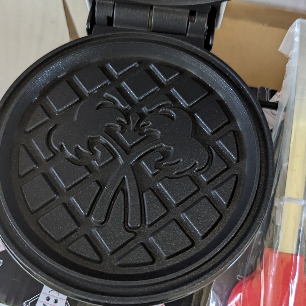 In-N-Out waffle maker - Picture 2 of 5